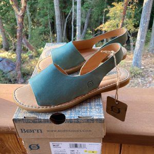 Born Inlet Sandals, NIB